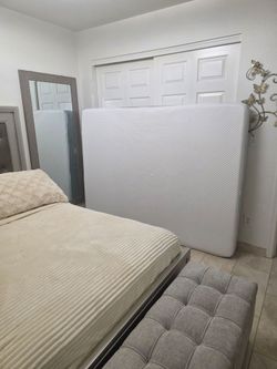 Queen mattress like New