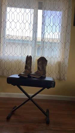 Boys Boots teen or kid SIZE 7 US