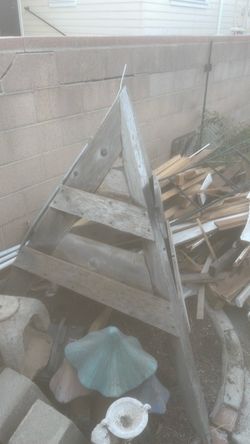 Triangular garden/planter