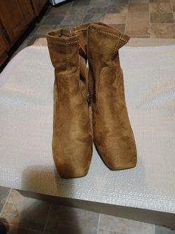 Brand New List Playboy Suede Side Zip Block Heel Ankle Booties Size 7M Brand New