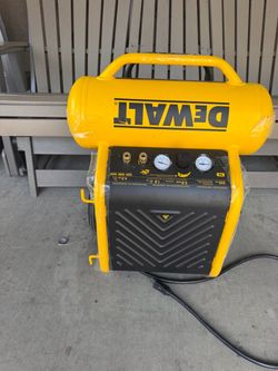 DEWALT Portable Air Compressor 4.5 Gallon