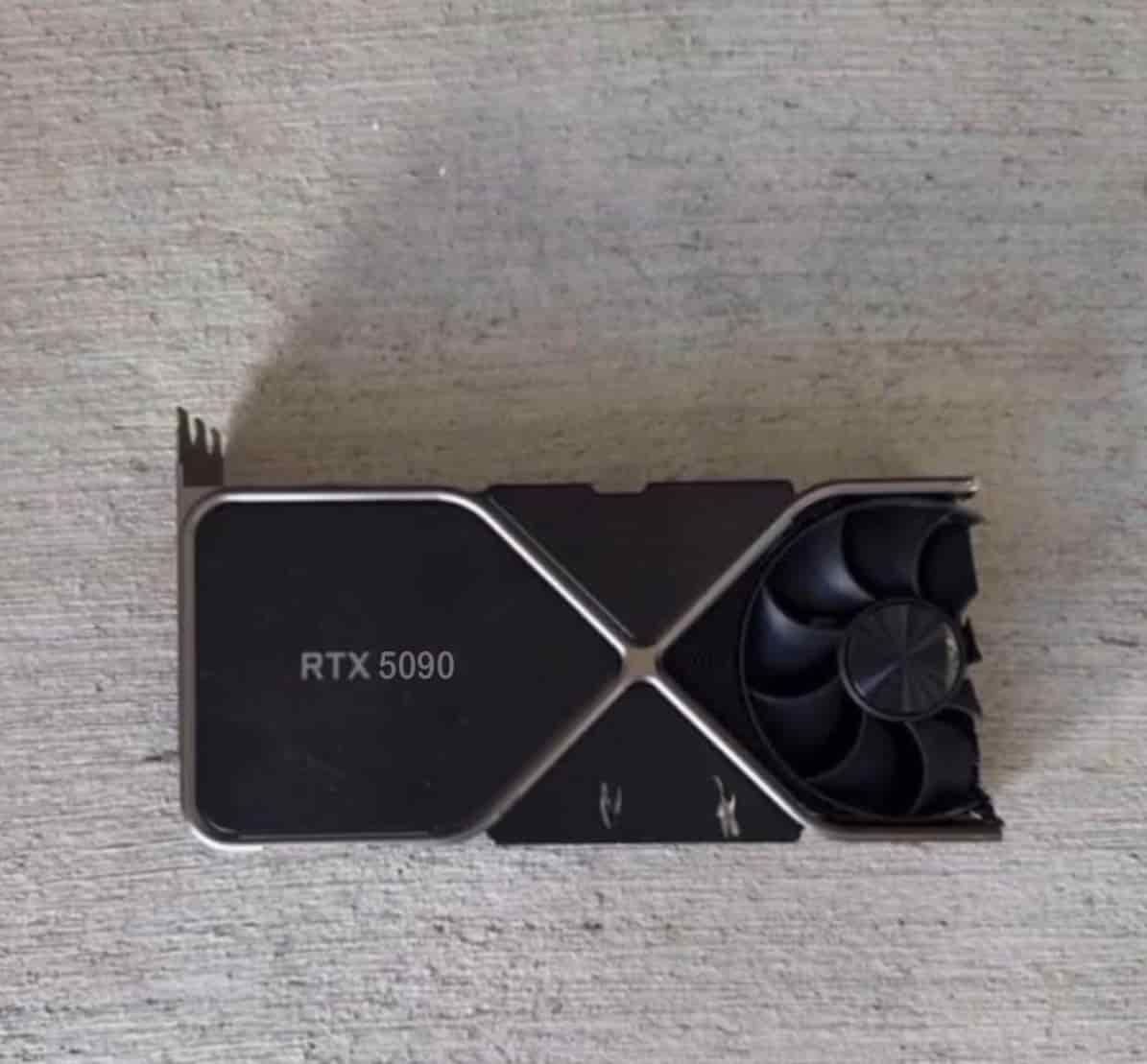 RTX 5090 (small scratch)