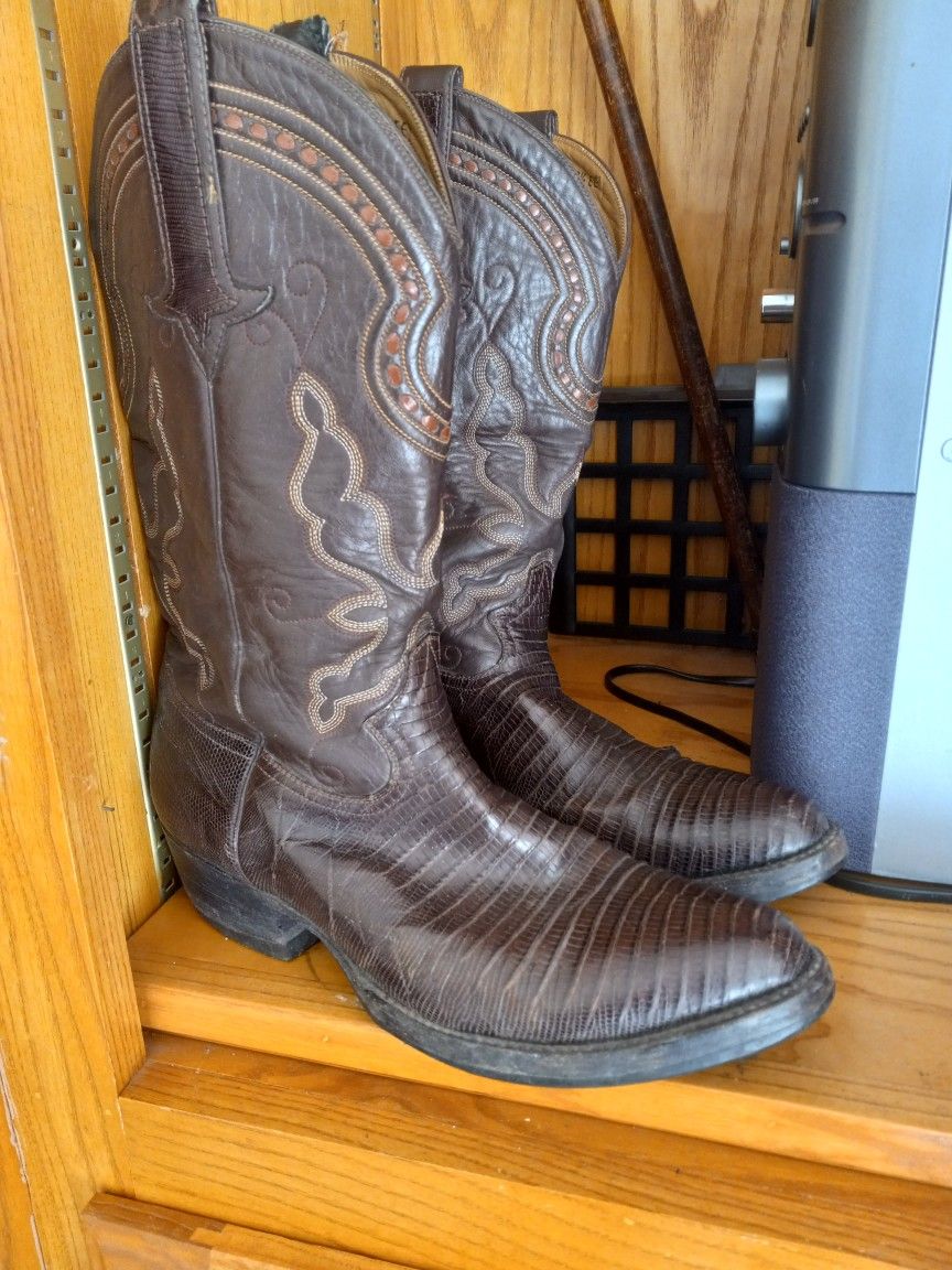 Boots 👢. .Awesome Set..$30