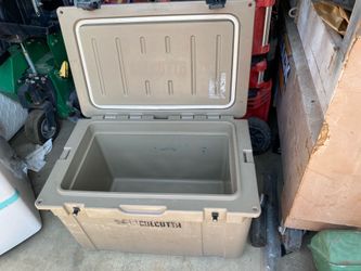 Calcutta 50 L ice cooler