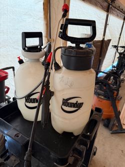 Roundup Pump Sprayers – Lot of 2