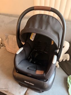 Maxi Cosi Mico Luxe car seat and Base