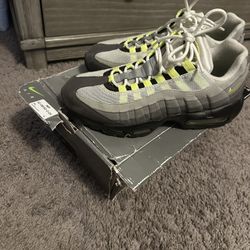 Nike Air Max 95 OG Neon Size 8.5 2015 Pair Used Great Shape
