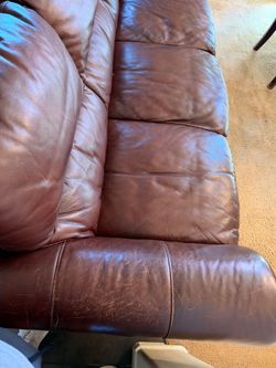 Set de 2 sofas de piel marron. Set of 2 brown leather sofas.
