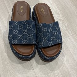 Womens Gucci platform slides 