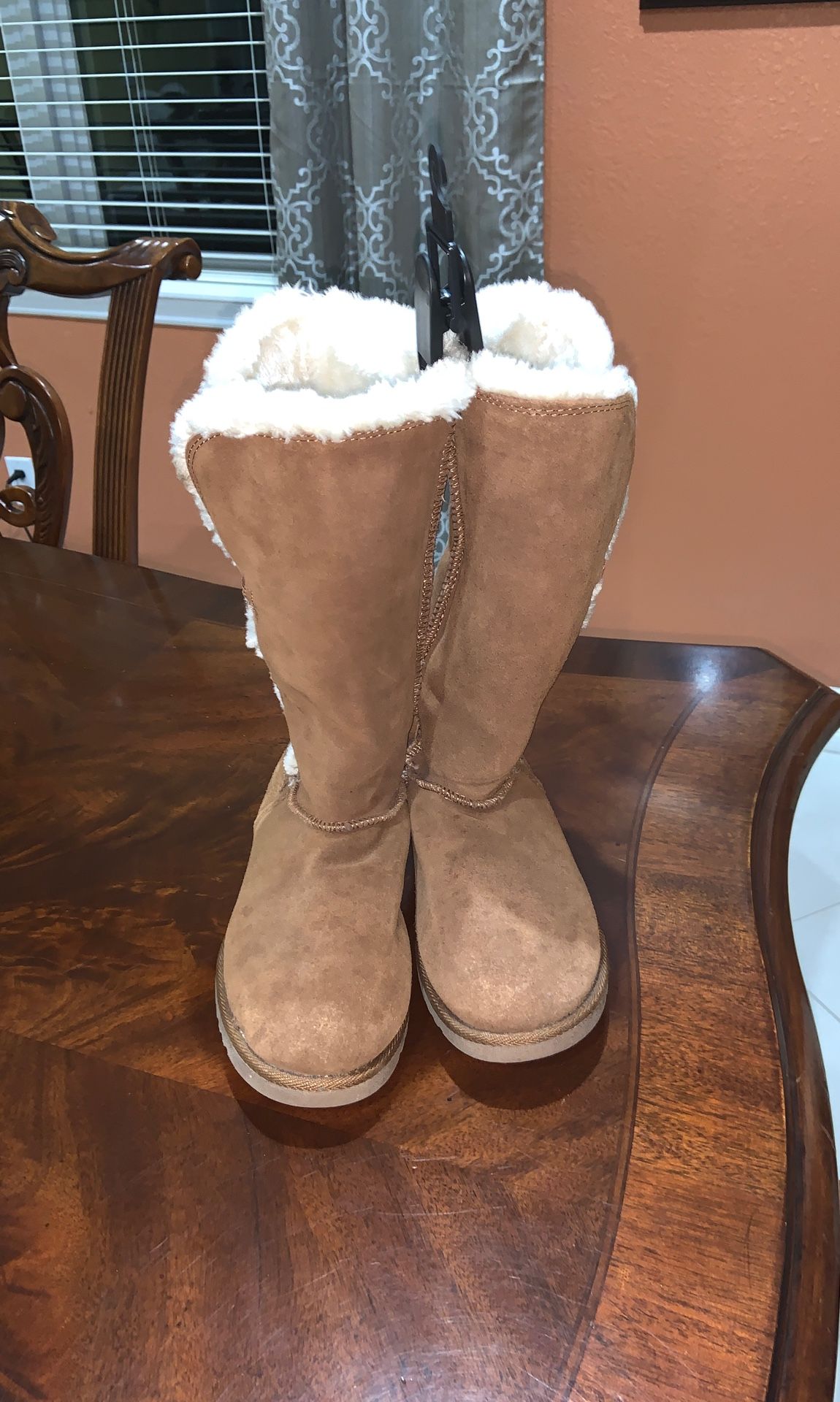 Women Fur Boots (Size 7)
