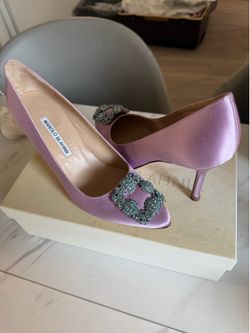 Manolo Blahnik Hangisi in Lilac/pink with blue embellishment Size 6.5