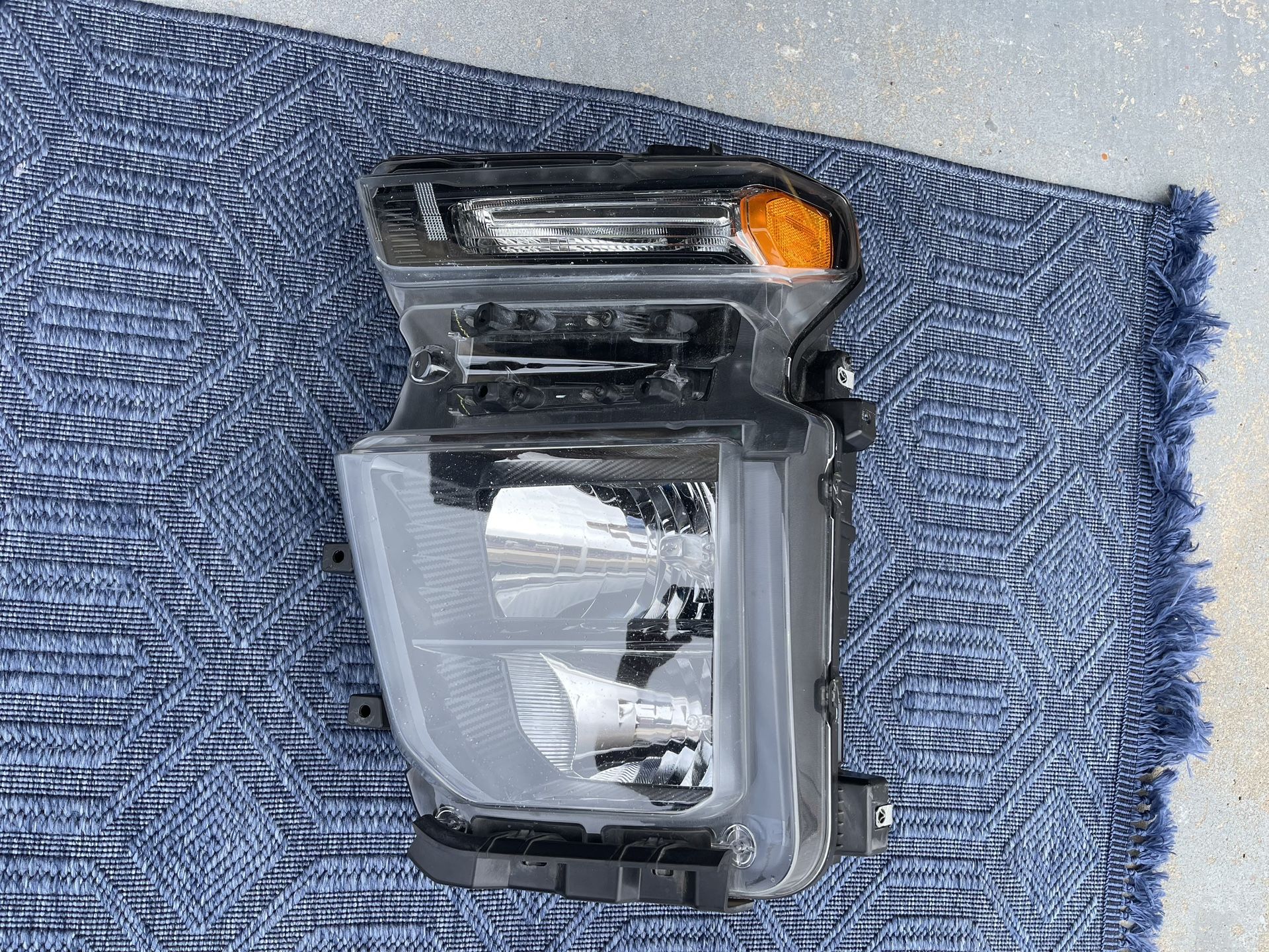 Chevrolet Silverado 2500HD Headlight, Chevy Silverado 2500 HD Headlight, Chevy Silverado HD 3500 Headlamp, OEM ORIGINAL CHEVY SILVERADO PART, driver s