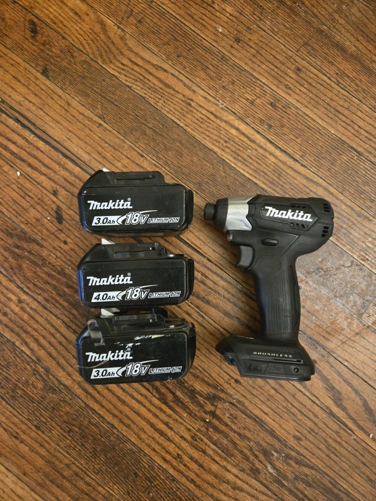 Makita Impact Power Drill With 3 18 V Batteries