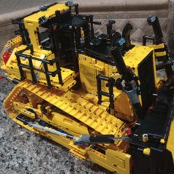 Lego Technics Cat D11 Dozer 
