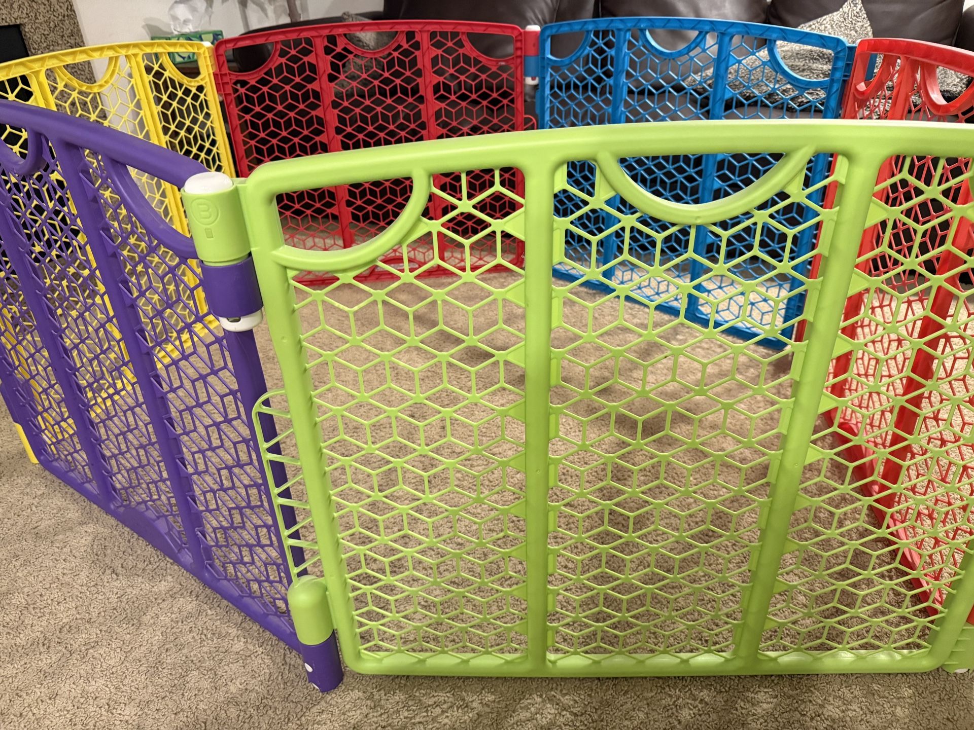 Evenflo Versatile Play Space Adjustable Play Area, 6-Panel
