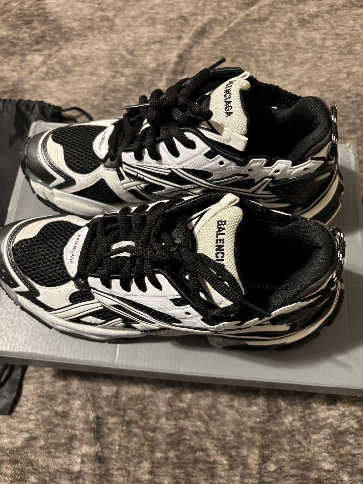 balenciaga runners size 44