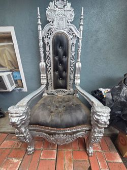 Throne chair