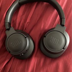 JBL Live 700BT Wireless Headphones