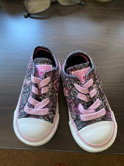 Size 5 toddler converse shoes