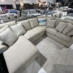 Lady Mae 4pc Sectional 