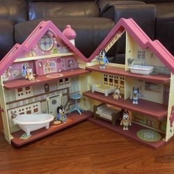 Bluey Ultimate Lights & Sounds Playhouse With 6 figures And accessories