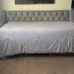 Twin Day Bed W/ Mattress 