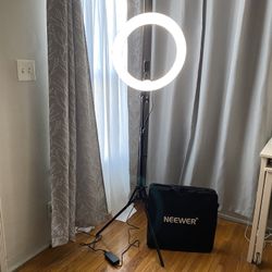 NEEWER Ring Light 18” Kit 55W 5600K With Stand, Phone Holder And Original Box