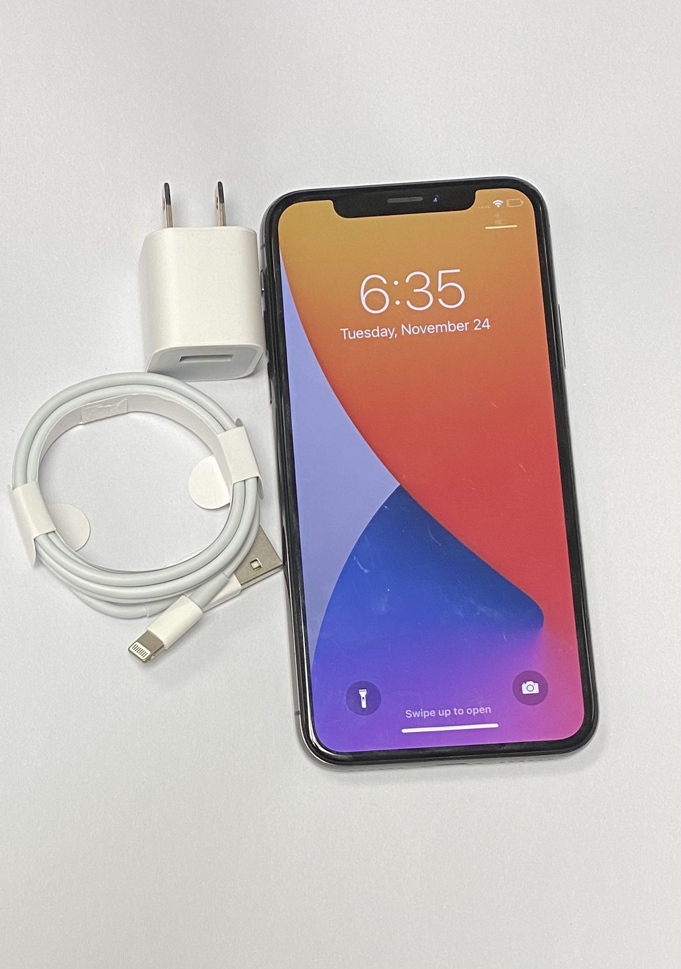 Factory unlocked apple iphone X 64 gb, store warranty!