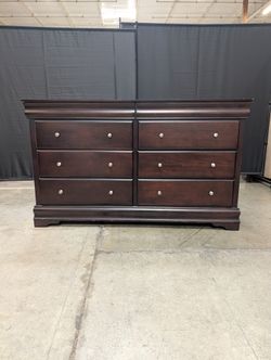 Classic Dark Wood Six-Drawer Dresser