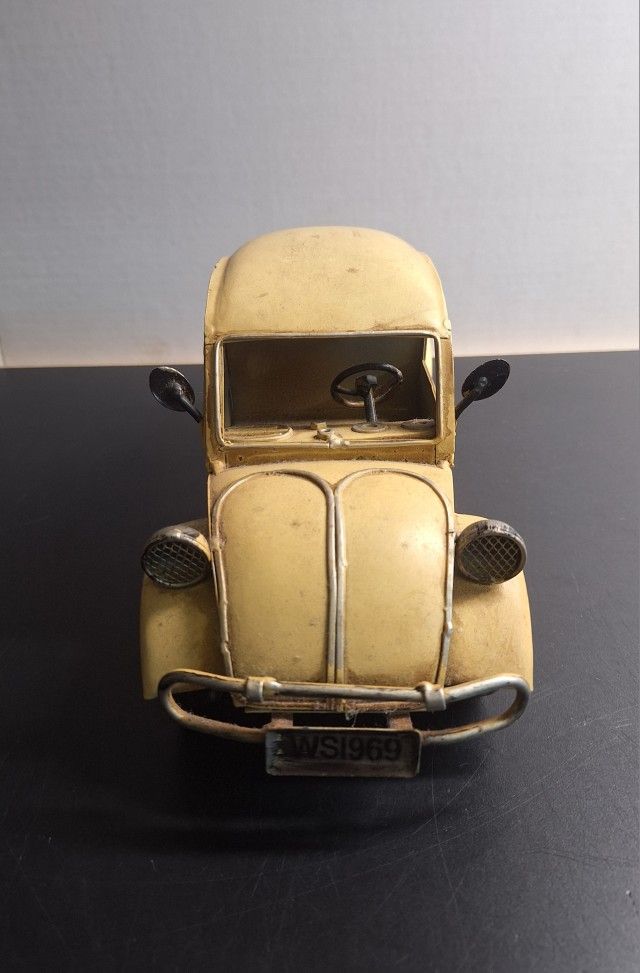 VOLKSWAGEN DIECAST CAR