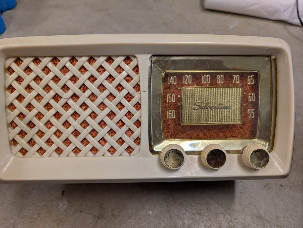 Sears Silvertone Antique Radio. (1950's?)