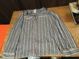 VICTORIA'S SECRET BUTTON UP SLEEP SHIRT GREY WOMENS SMALL
