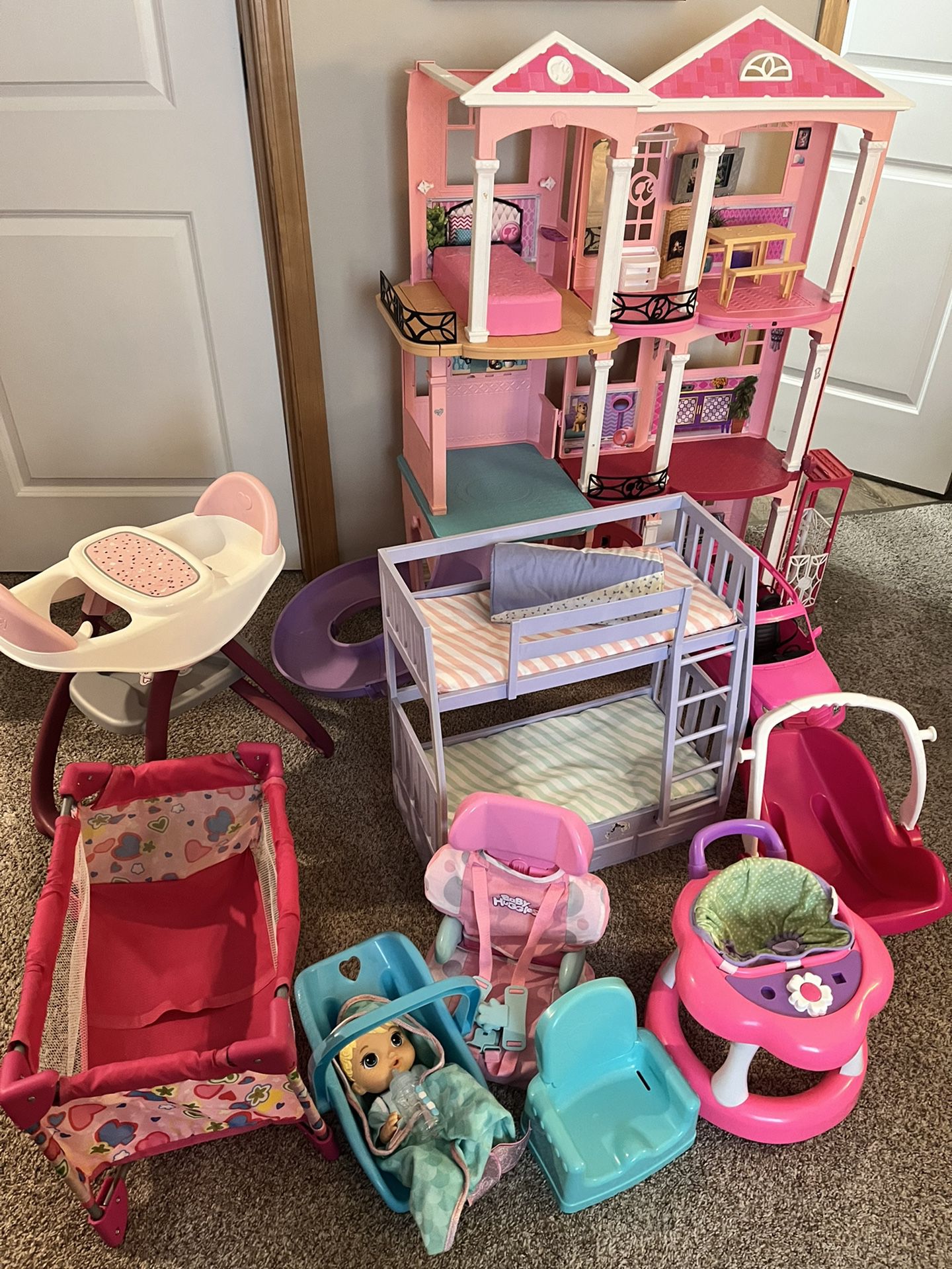 A STEAL OF A DEAL GIRLS TOY COLLECTION BARBIE DREAMHOUSE