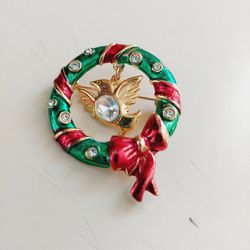 1.75" Gold Enamel Christmas Wreath with Red Bow and Dangling Hanging Golden Dove with Crystal Accent Women's Lapel Pin Brooch. No markings. Fashionabl