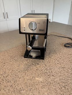 DeLonghi EC155 15-Bar Espresso Machine – Like New, Barely Used