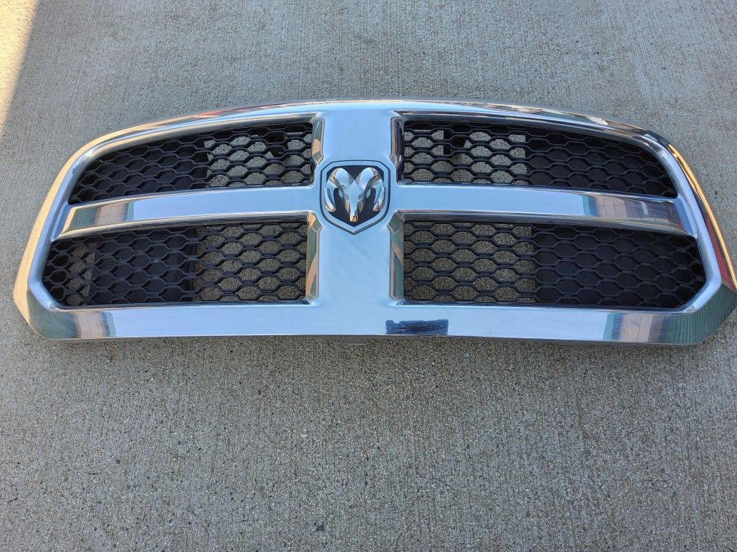 Ram 1500 Grille