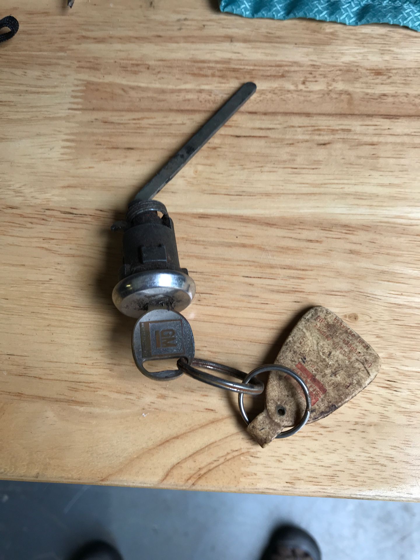 Camaro trunk lock with key