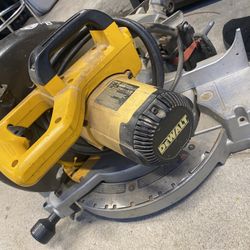 Dewalt miter saw 10”