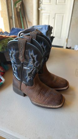 Ariat little boy boots Sz 10
