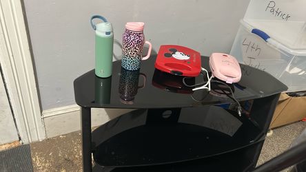 coffee cup and pizza and sandwich machines