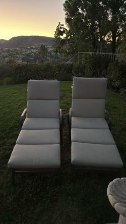 Two pool lounge chairs with Clean Cushions