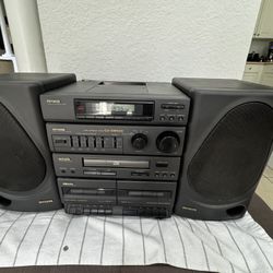 Aiwa CA-DW50O Carry Component  System. The box for CD sometimes open . 