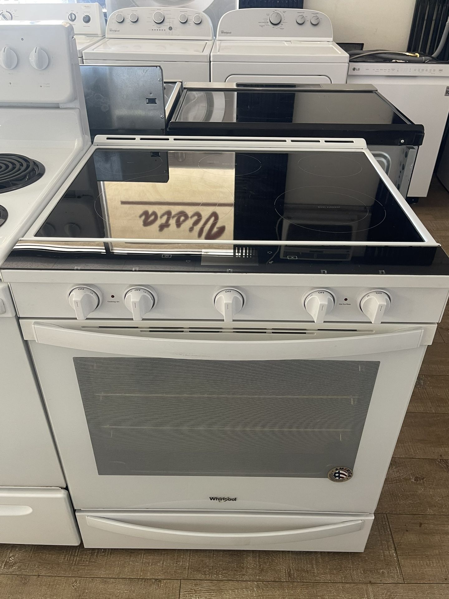 30’’ Whirlpool White Glass Top 220v Electric Stove In Excellent Working Condition Like New