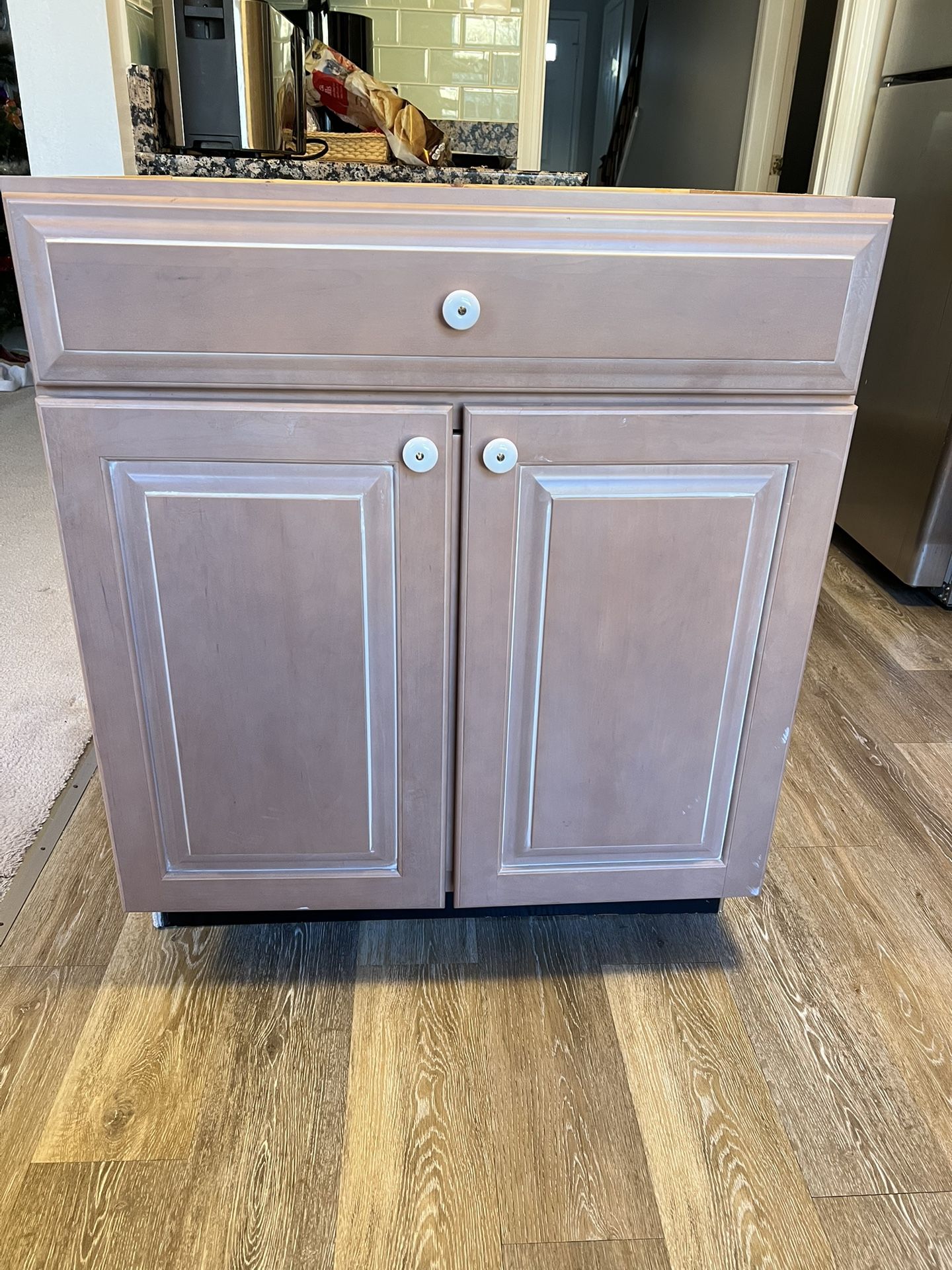 30“ Kitchen Base Cabinet With Pull Out Shelves