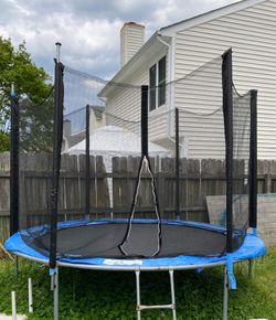 Trampoline with net