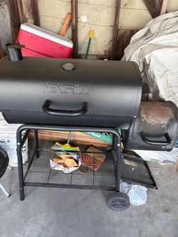 Charcoal smoker grill