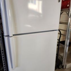 GE Refrigerator Appliance 67 H x 31 1/4 W x 33 7/8 D
