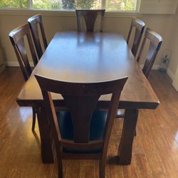 7 Pc Dinning Table & Chairs