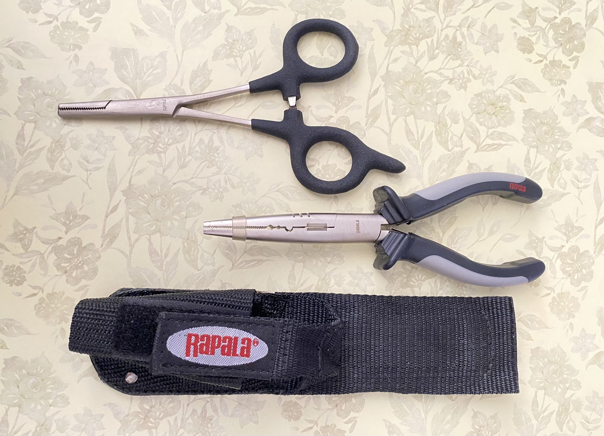 Rapala Fishing Tool Combo 7” Pliers 5 1/2” Forceps Sheath W/ Belt Clip