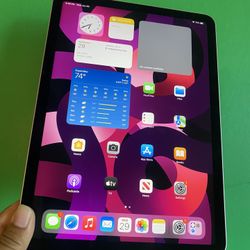 256GB Apple IPad Air 5th Generation (10.9” Liquid Retina / M1 processor / Latest Model) with Accessories (Apple warranty till June 2023)